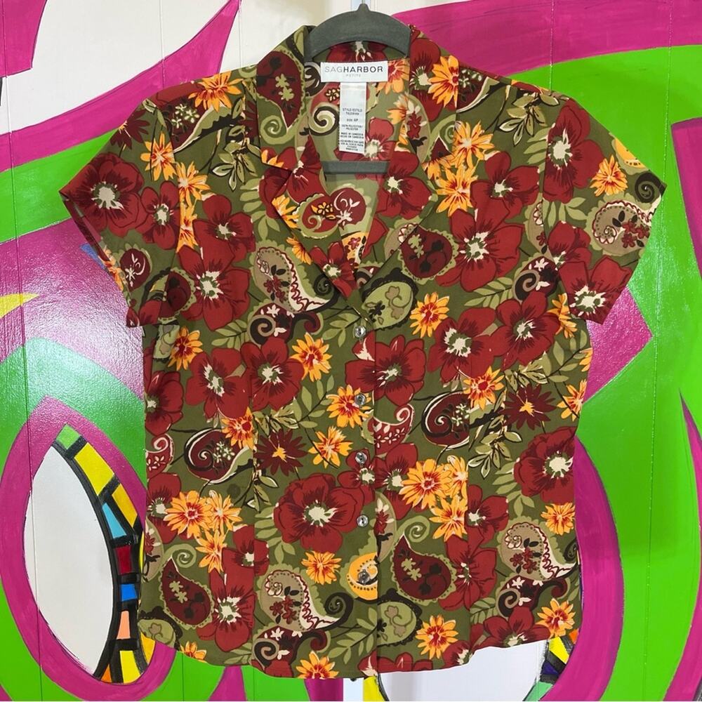 Sag Harbor Petite, Floral Button Up Shirt. Size 6P. Excellent condition!